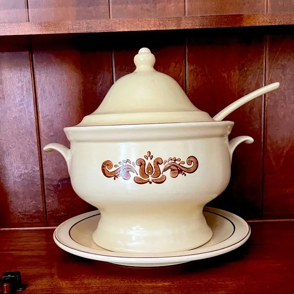 Pfaltzgraff Kitchen Pfaltzgraff Village Soup Tureen With Ladle